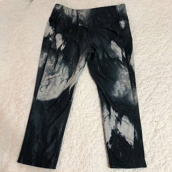 Nike Women’s Legend Dri-fit Capri Pants - Picture 3 of 13